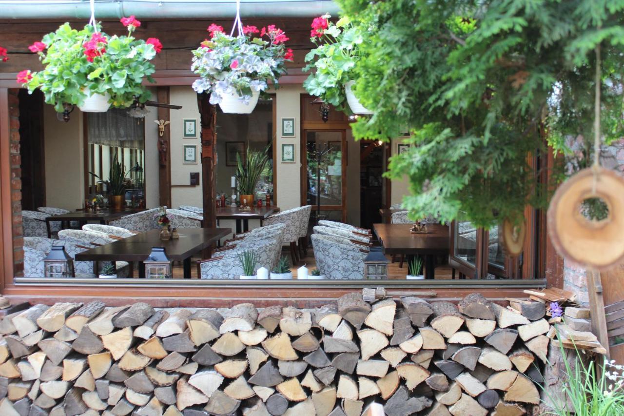 Maria Penzion & Restaurant Тренчин Экстерьер фото