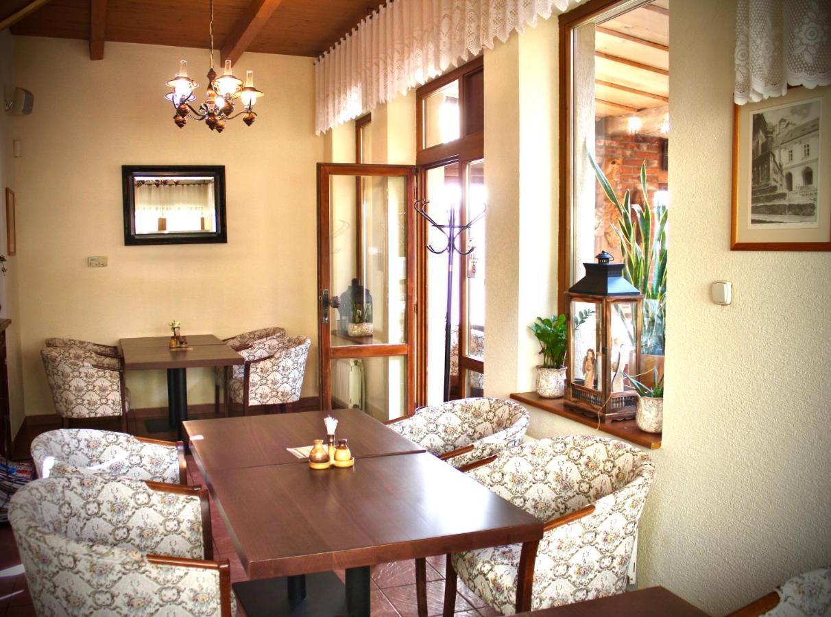 Maria Penzion & Restaurant Тренчин Экстерьер фото